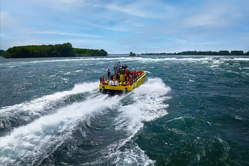 Panorama Boating downtown Montreal